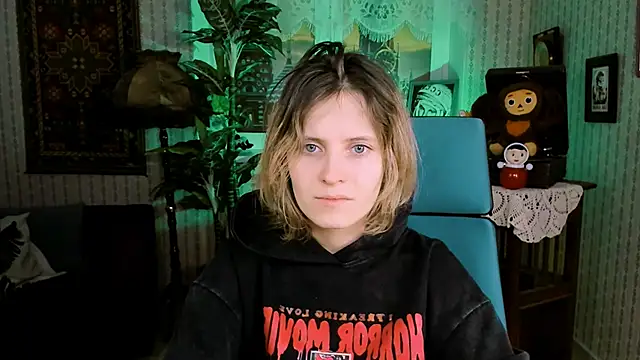 Snapshot of LolaAsmus chatting on 02.19.25 LolaAsmus online show from 02.19.25