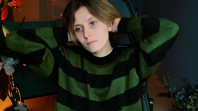 Snapshot of LolaAsmus chatting on 02.21.25 LolaAsmus online show from 02.21.25