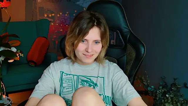 Snapshot of LolaAsmus chatting on 02.21.25 LolaAsmus online show from 02.21.25