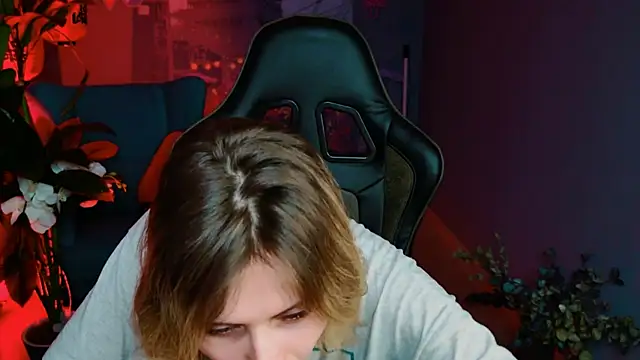 Snapshot of LolaAsmus chatting on 02.21.25 LolaAsmus online show from 02.21.25