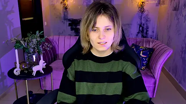 Snapshot of LolaAsmus chatting on 02.25.25 LolaAsmus online show from 02.25.25