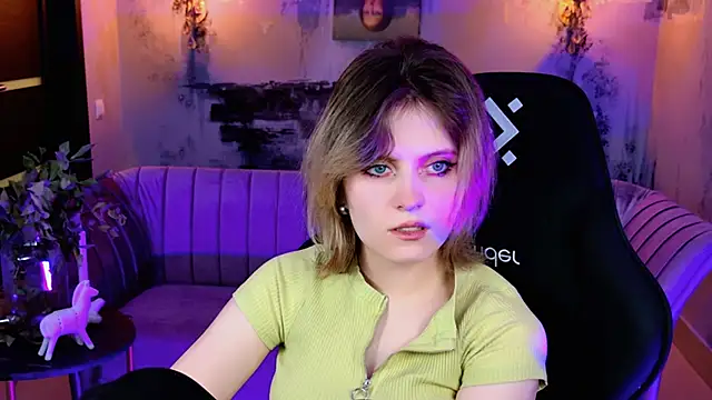 Snapshot of LolaAsmus chatting on 02.25.25 LolaAsmus online show from 02.25.25