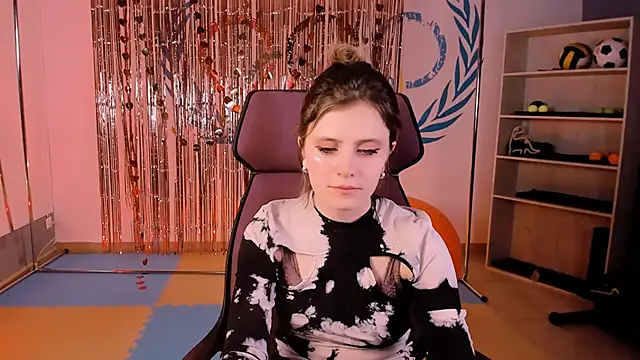 Snapshot of LolaAsmus chatting on 02.27.25 LolaAsmus online show from 02.27.25