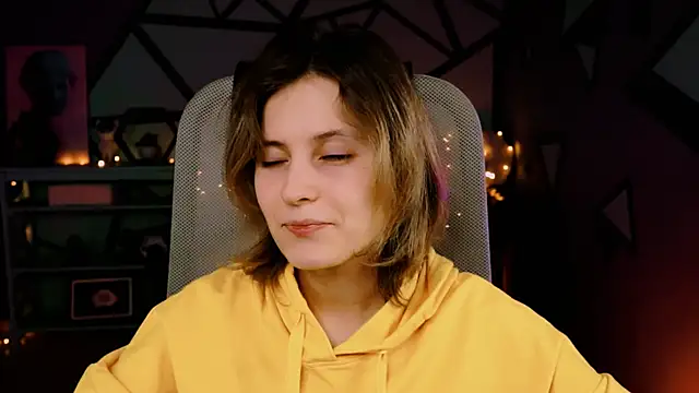 Snapshot of LolaAsmus chatting on 02.28.25 LolaAsmus online show from 02.28.25