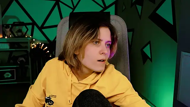 Snapshot of LolaAsmus chatting on 02.28.25 LolaAsmus online show from 02.28.25