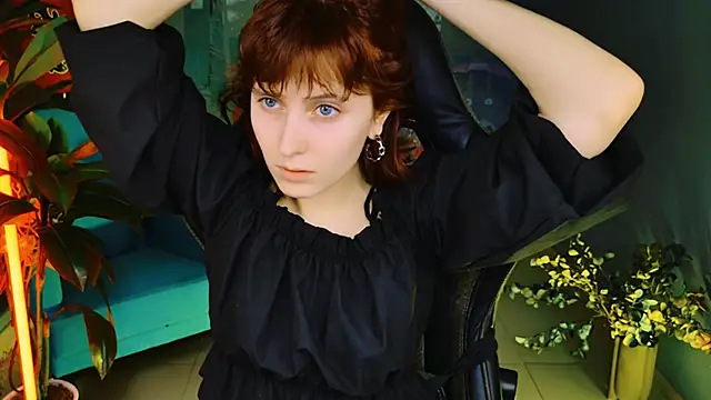 Snapshot of LolaAsmus chatting on 03.10.25 LolaAsmus online show from 03.10.25