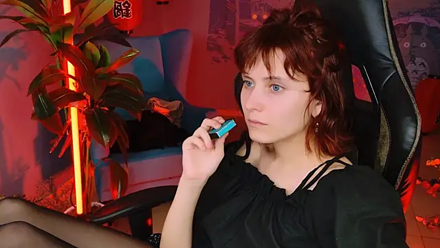 Snapshot of LolaAsmus chatting on 03.10.25 LolaAsmus online show from 03.10.25