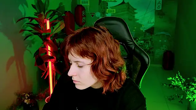 Snapshot of LolaAsmus chatting on 03.11.25 LolaAsmus online show from 03.11.25