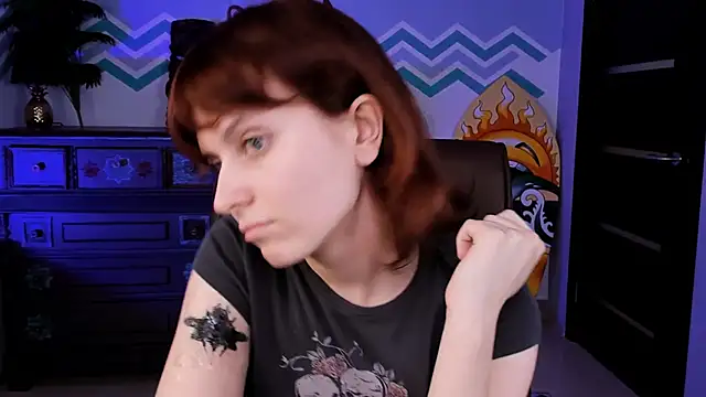 Snapshot of LolaAsmus chatting on 03.15.25 LolaAsmus online show from 03.15.25