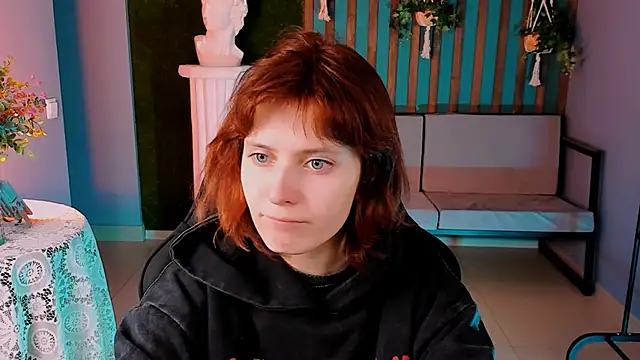 Snapshot of LolaAsmus chatting on 03.18.25 LolaAsmus online show from 03.18.25