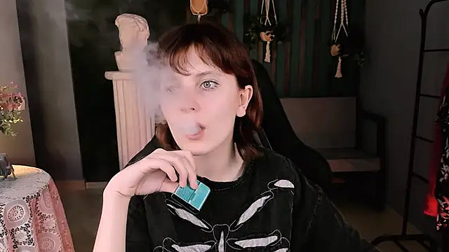 Snapshot of LolaAsmus chatting on 03.18.25 LolaAsmus online show from 03.18.25