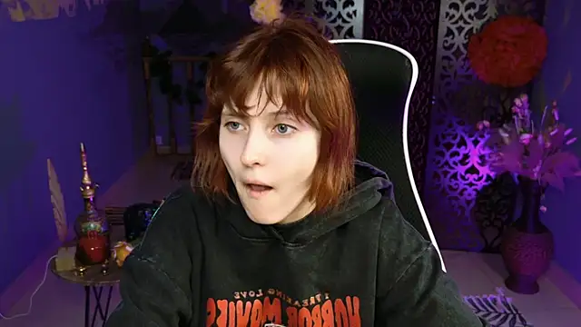 Snapshot of LolaAsmus chatting on 03.19.25 LolaAsmus online show from 03.19.25