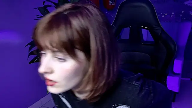 Snapshot of LolaAsmus chatting on 03.22.25 LolaAsmus online show from 03.22.25