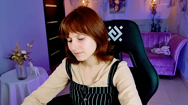 Snapshot of LolaAsmus chatting on 09.25.25 LolaAsmus online show from 09.25.25