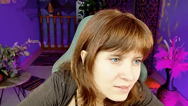 Snapshot of LolaAsmus chatting on 10.14.25 LolaAsmus online show from 10.14.25