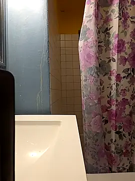 Jovende28 online show from 10.31.25