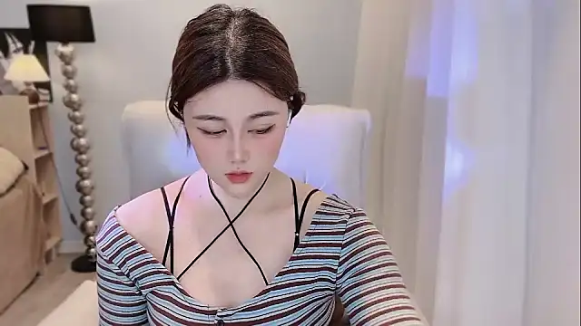 Strawberrybabyy1 online show from 12.23.24