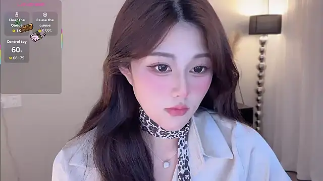 Strawberrybabyy1 online show from 10.20.25