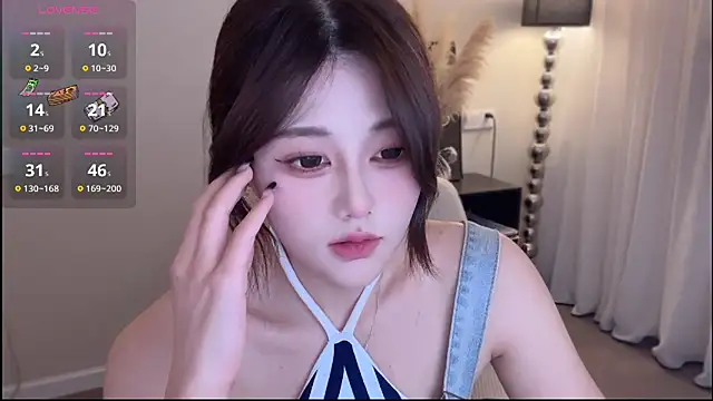 Strawberrybabyy1 online show from 11.25.25