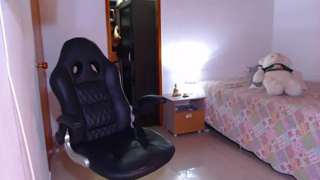 Snapshot of Otilia_Sigrid chatting on 12.20.24 Otilia Sigrid online show from 12.20.24