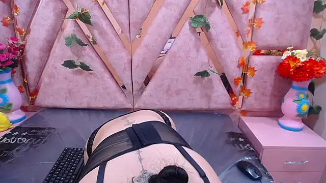 CataleyaLars20 online show from 02.18.25