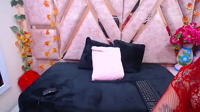 CataleyaLars20 online show from 11.21.25