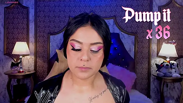 Snapshot of SoffiQueen chatting on 02.05.26 SoffiQueen online show from 02.05.26