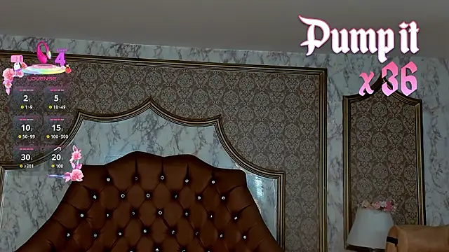 Snapshot of SoffiQueen chatting on 02.12.26 SoffiQueen online show from 02.12.26