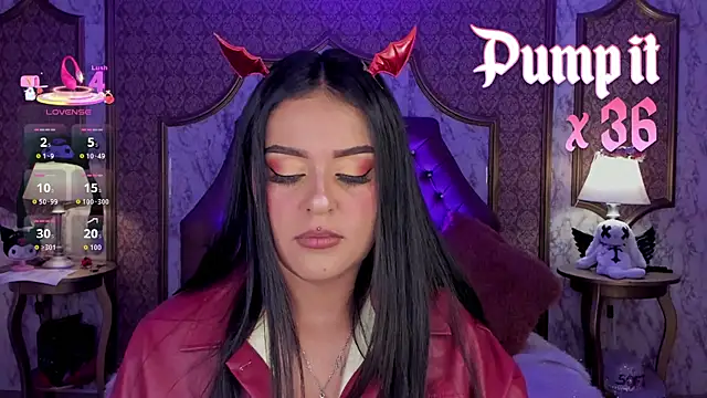 SoffiQueen online show from 04.11.26