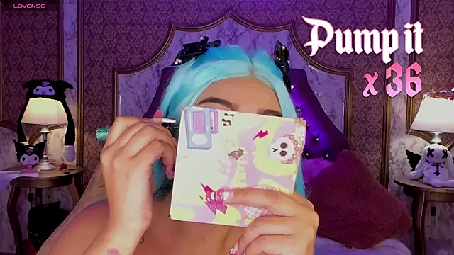 SoffiQueen online show from 04.17.26