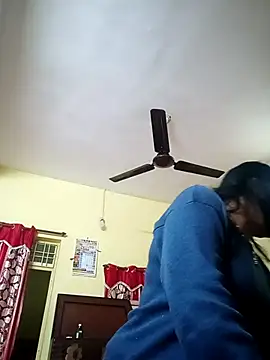 Snapshot of heenage chatting on 12.27.24 heenage online show from 12.27.24