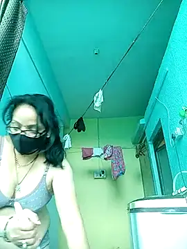 Snapshot of heenage chatting on 02.17.25 heenage online show from 02.17.25