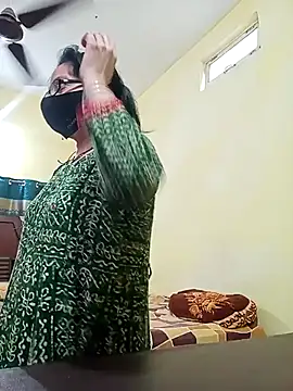 Snapshot of heenage chatting on 03.01.25 heenage online show from 03.01.25