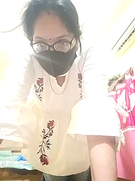 Snapshot of heenage chatting on 09.15.25 heenage online show from 09.15.25