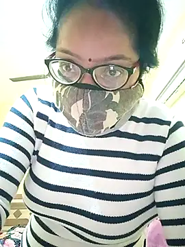 Snapshot of heenage chatting on 11.12.25 heenage online show from 11.12.25