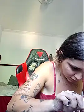 luuhcat09 online show from 10.16.25