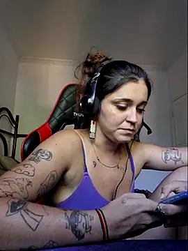 luuhcat09 online show from 10.24.25