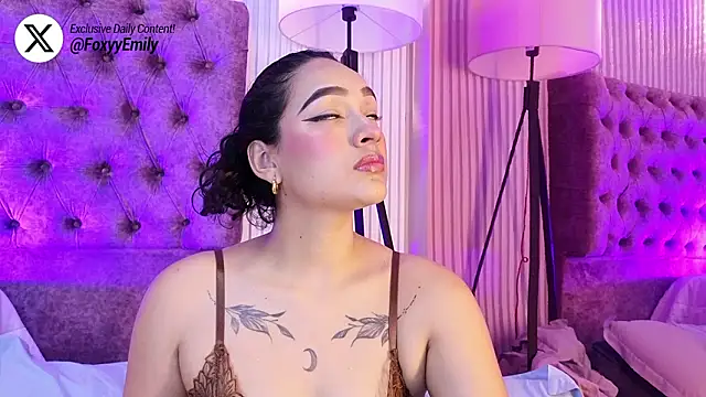 Snapshot of EMILYY_FOXY chatting on 02.05.26 EMILYY FOXY online show from 02.05.26