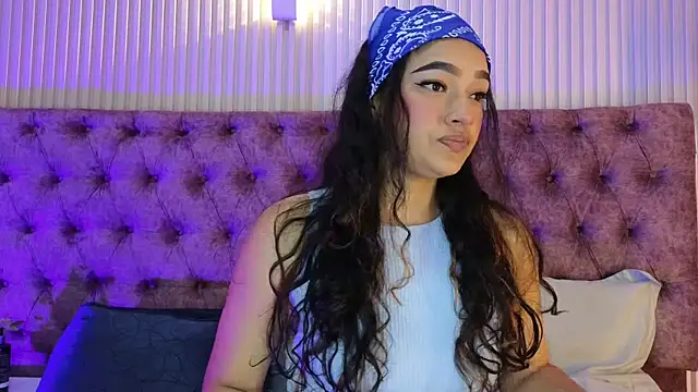 Snapshot of EMILYY_FOXY chatting on 02.17.26 EMILYY FOXY online show from 02.17.26