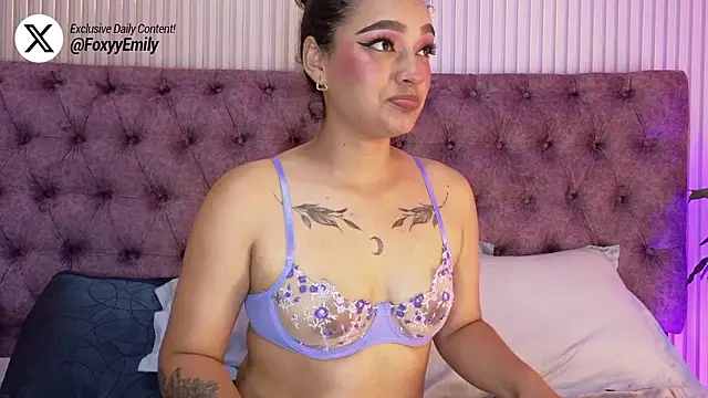 Snapshot of EMILYY_FOXY chatting on 02.22.26 EMILYY FOXY online show from 02.22.26