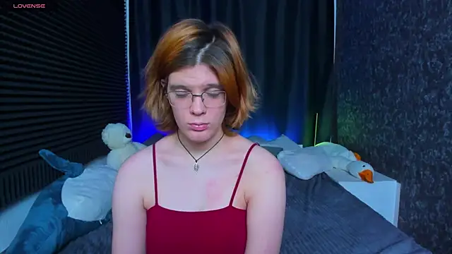 Snapshot of KIKI_Krash chatting on 02.14.25 KIKI Krash online show from 02.14.25