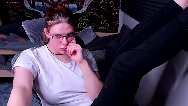 Snapshot of KIKI_Krash chatting on 02.21.25 KIKI Krash online show from 02.21.25