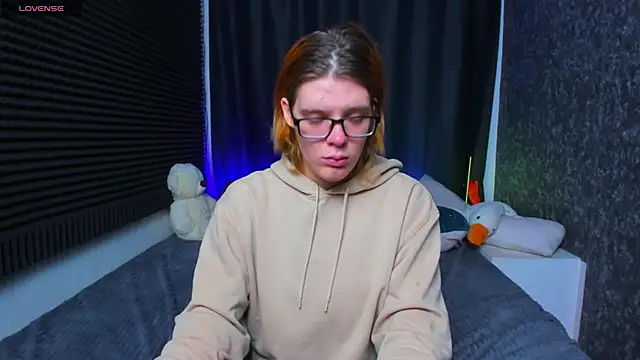 Snapshot of KIKI_Krash chatting on 02.27.25 KIKI Krash online show from 02.27.25