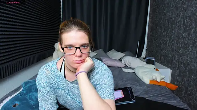 Snapshot of KIKI_Krash chatting on 03.21.25 KIKI Krash online show from 03.21.25