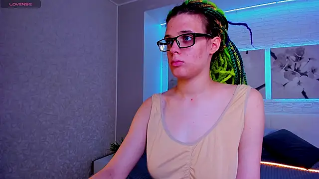 Snapshot of KIKI_Krash chatting on 09.12.25 KIKI Krash online show from 09.12.25