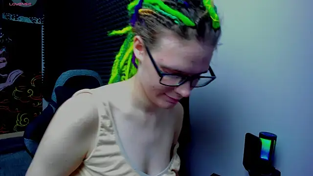 Snapshot of KIKI_Krash chatting on 09.13.25 KIKI Krash online show from 09.13.25