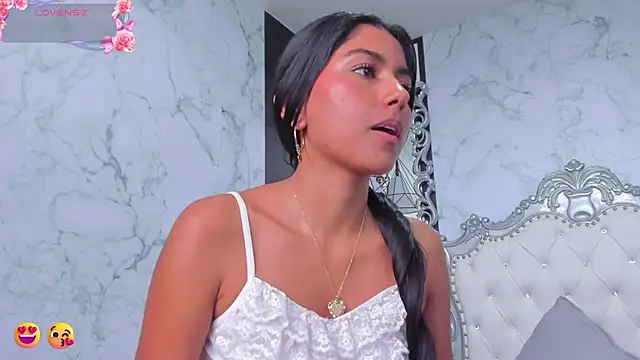 Snapshot of Emmy_Cute18 chatting on 01.04.25 Emmy Cute18 online show from 01.04.25