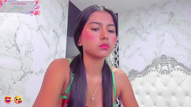 Snapshot of Emmy_Cute18 chatting on 01.18.25 Emmy Cute18 online show from 01.18.25