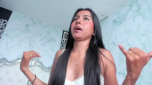 Snapshot of Emmy_Cute18 chatting on 10.14.25 Emmy Cute18 online show from 10.14.25