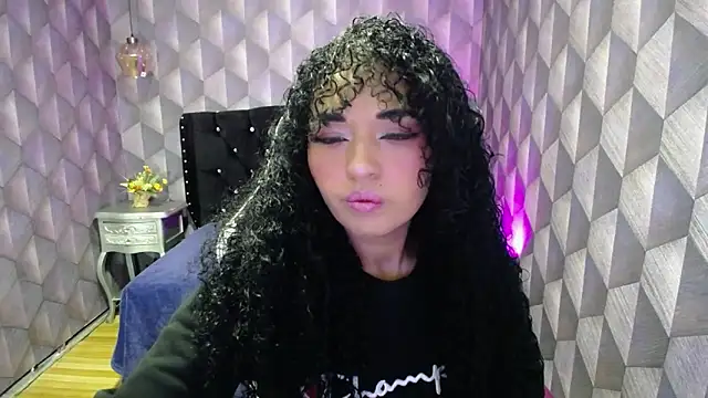 Snapshot of Sofiacowperx chatting on 02.07.25 Sofiacowperx online show from 02.07.25